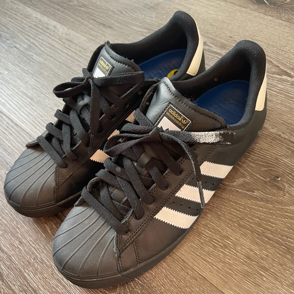 Adidas Skateboarding shoe - Picture 3 of 6